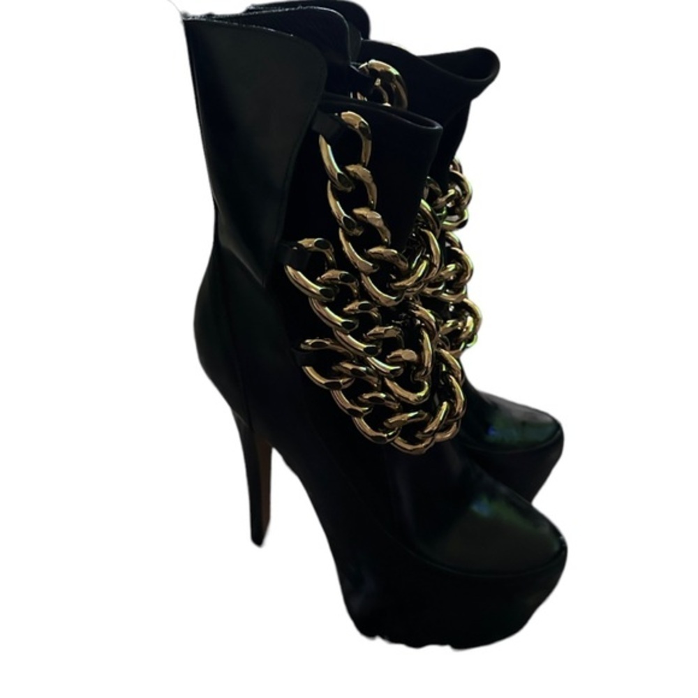 Zigi girls night boots size 7 chain decoration black leather
